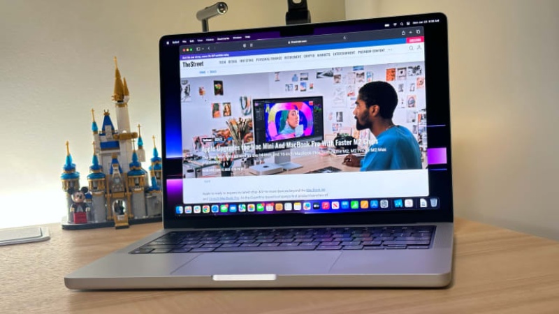 macbook pro m2 14 inch m2 max 30 core 64gb 1tb làm được nhiều tác vụ cùng 1 lúc